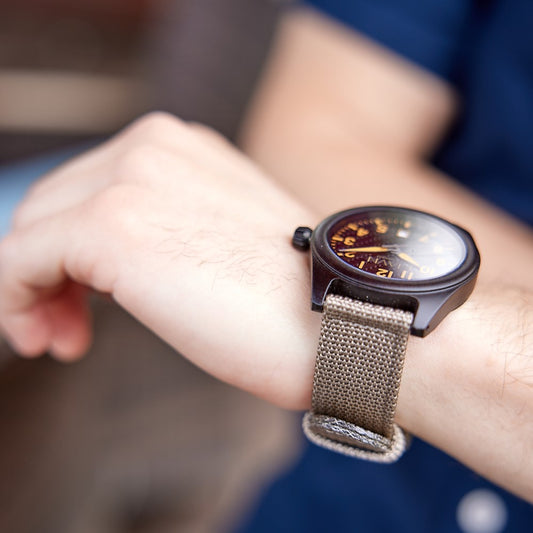 MAVN Of Sweden, herr klocka, träklocka, klocka herr, lunor, stilmedveten man, datumvisning, armbandsur, armbandsklocka Farsdag present, present till honom