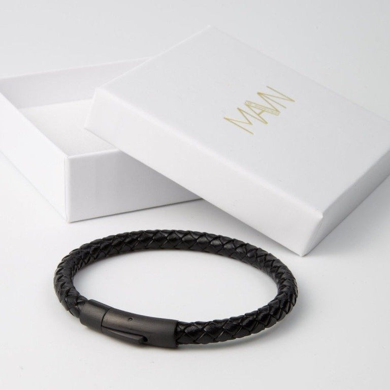 svart armband läder herr med presentbox Vanstad - MAVN Of Sweden, armband, herrarmband, läderarmband, stilrent armband, mode, accessoarer, presentbox, leverans, fri frakt, fri retur, Student present